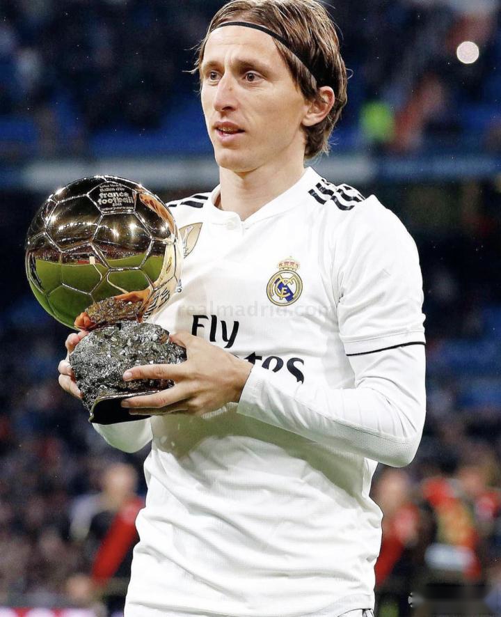 德天空：小腿肌肉受伤的伯卡特至少会缺席12月的比赛