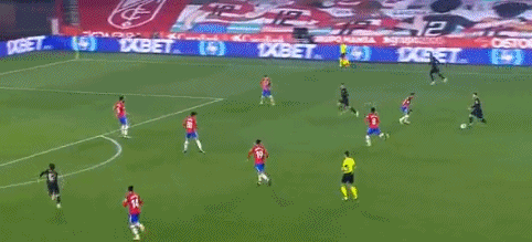 好起来了！杨瀚森造兰代尔失误后笑容满面